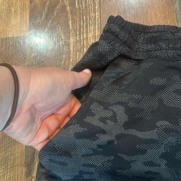 Lululemon shorts M (5500) - Picture 2 of 5